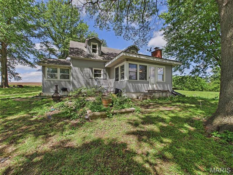 3941 Gun Club RD, New Athens, IL 62264