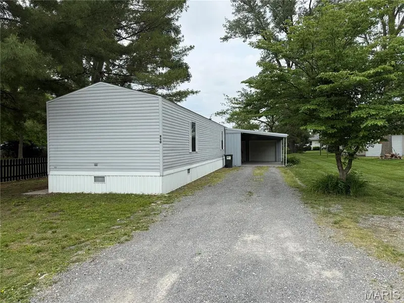 940 E 1st ST, Beckemeyer, IL 62219