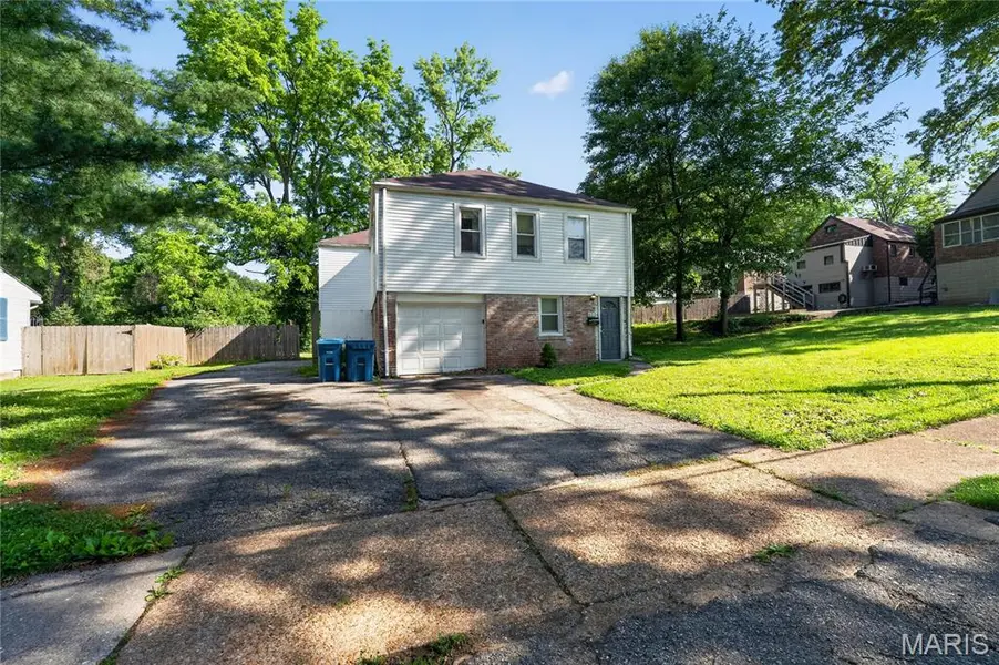 615 Derinda AVE, St Louis, MO 63135