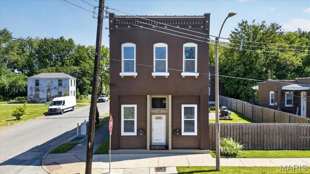 125 W Steins ST, St Louis, MO 63111