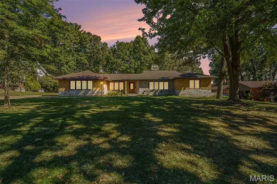 7369 Whitehaven DR, St Louis, MO 63123