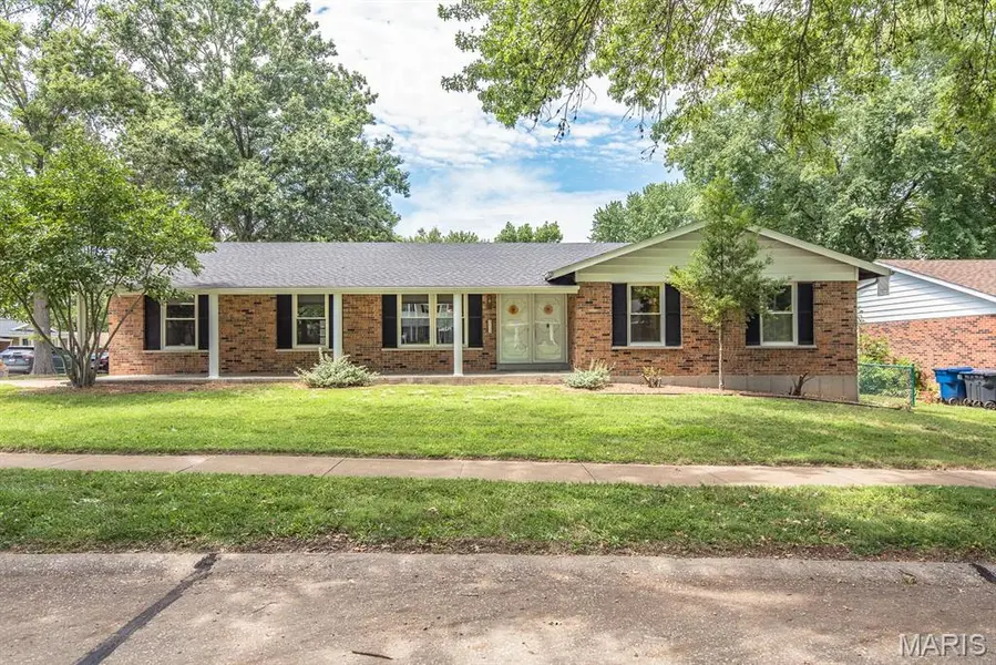 3633 Rue De Renard, Florissant, MO 63034