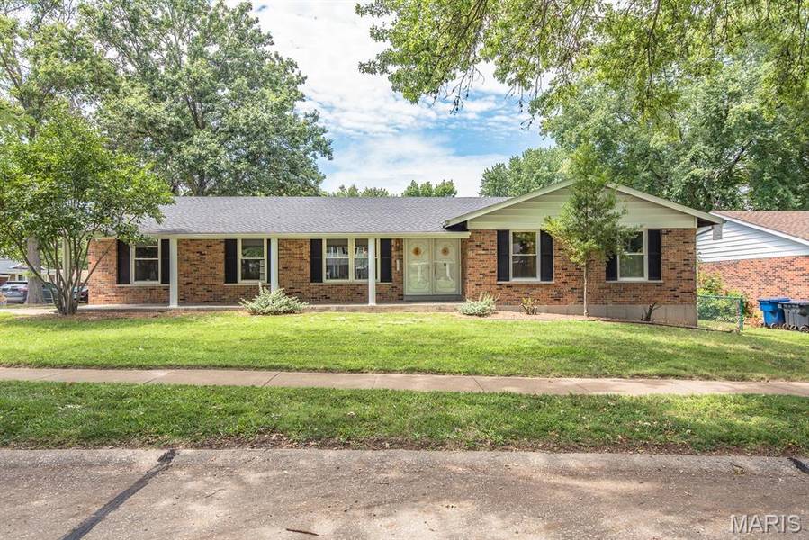 3633 Rue De Renard, Florissant, MO 63034