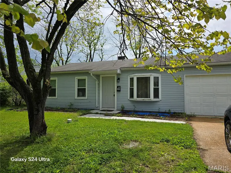 909 Saint Matthew DR, Cahokia, IL 62206