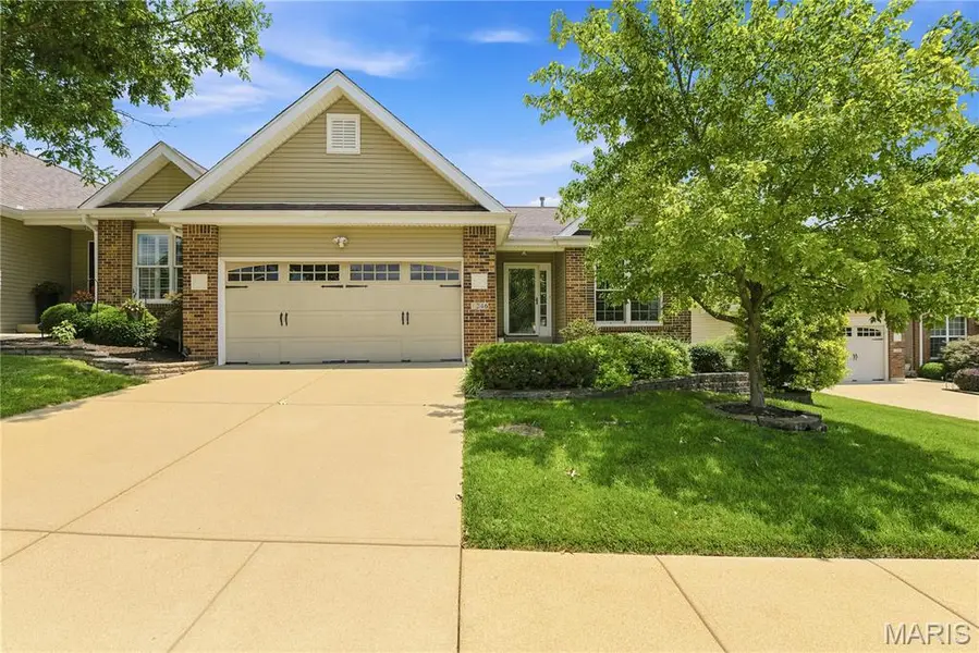 1246 Sadie LN, Fenton, MO 63026