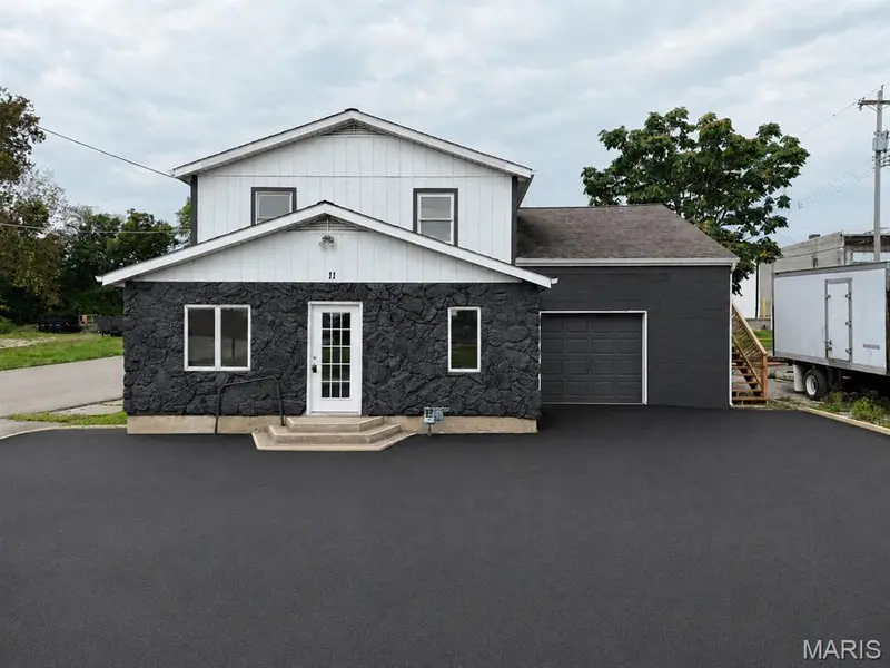 11 S 2nd ST, Festus, MO 63028