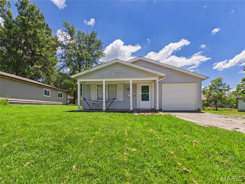305 Barr ST, Carterville, IL 62918