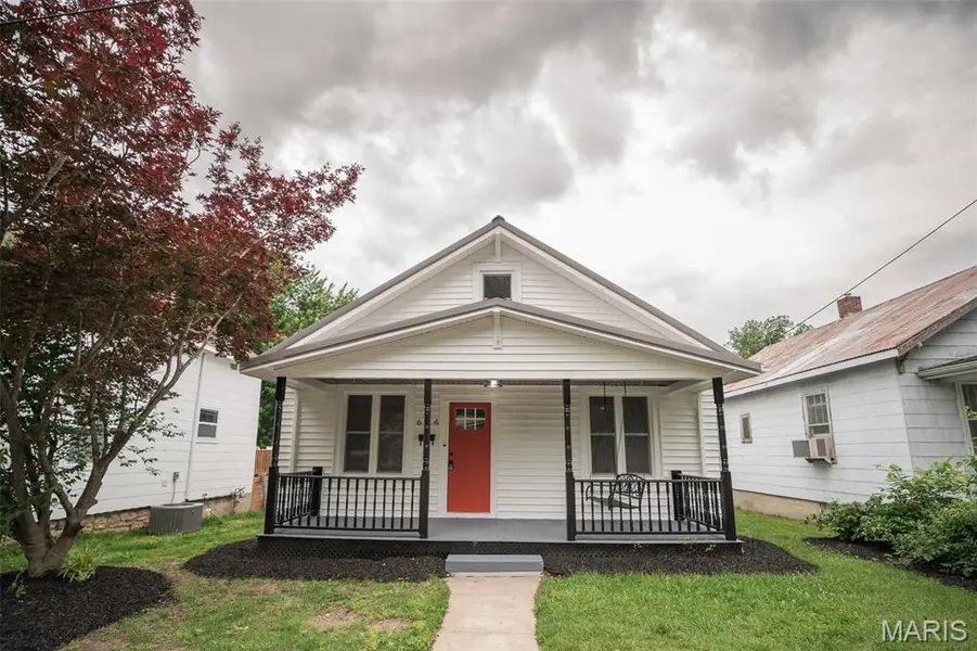 694 Market ST, Ste Genevieve, MO 63670