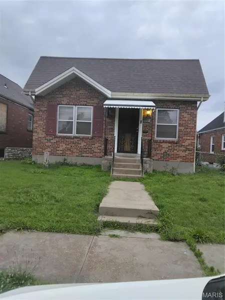 5901 McArthur AVE, St Louis, MO 63120