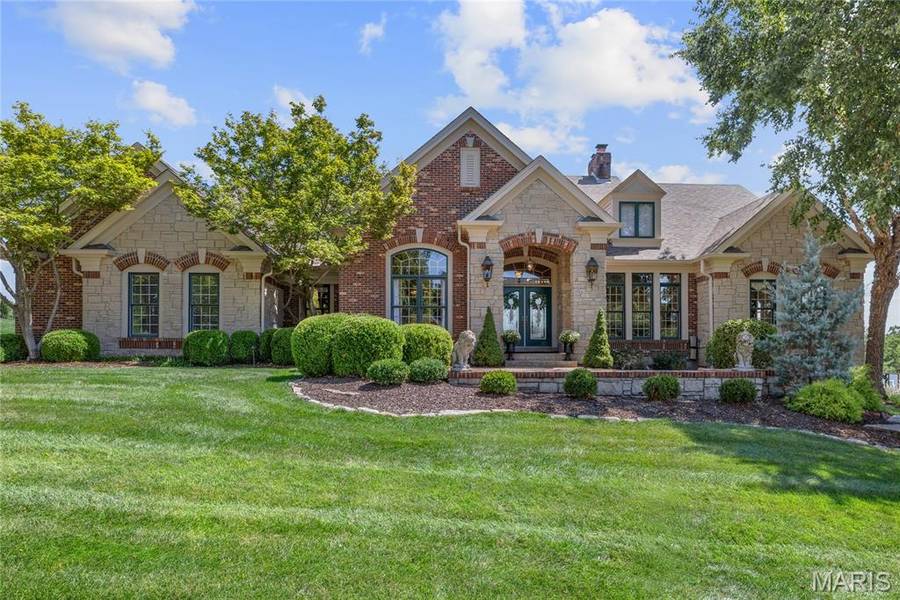 5407 Guinevere DR, Weldon Spring, MO 63304