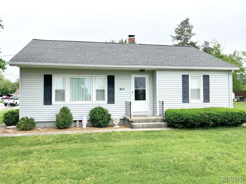 811 E 2nd ST, Beckemeyer, IL 62219