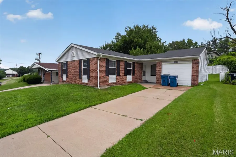 2583 Robley DR, St Louis, MO 63136