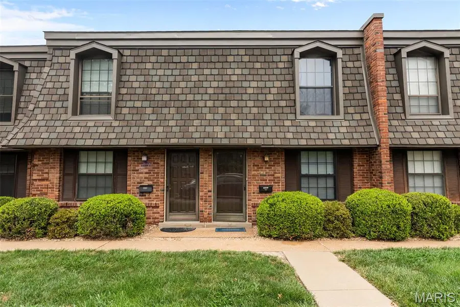 1891 Mansard DR, St Louis, MO 63125