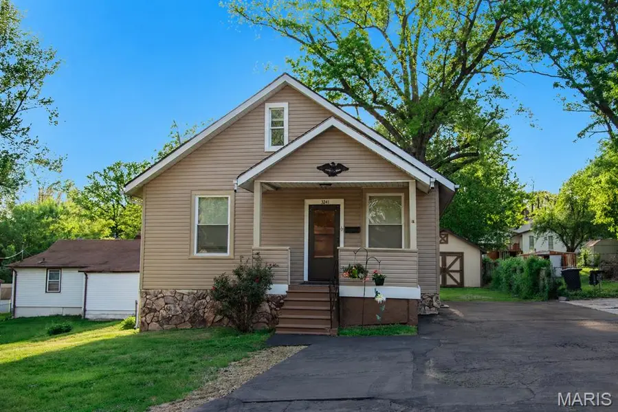 3241 Coles AVE, St Louis, MO 63114