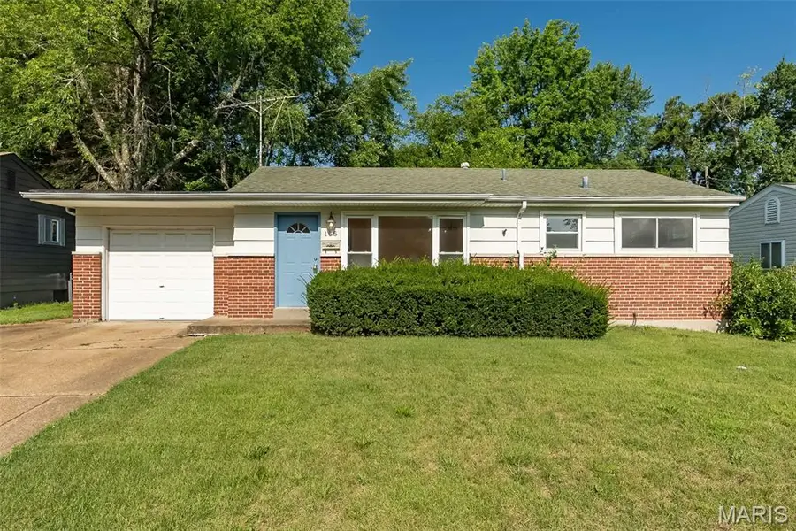 155 Lynn Meadows LN, Florissant, MO 63033