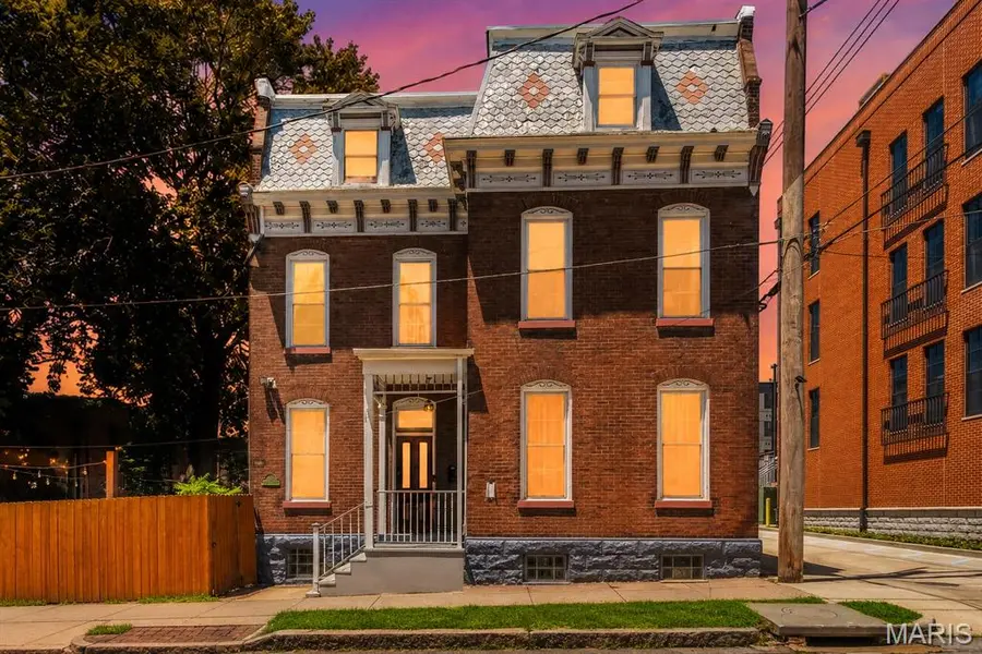 2117 S 13th ST, St Louis, MO 63104