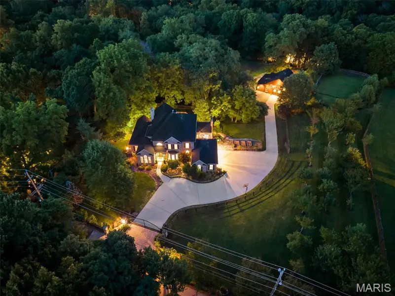 17 West DR, Chesterfield, MO 63017