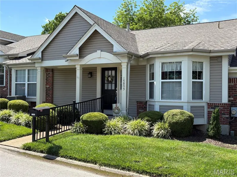 15803 Harris Ridge CT, Chesterfield, MO 63017