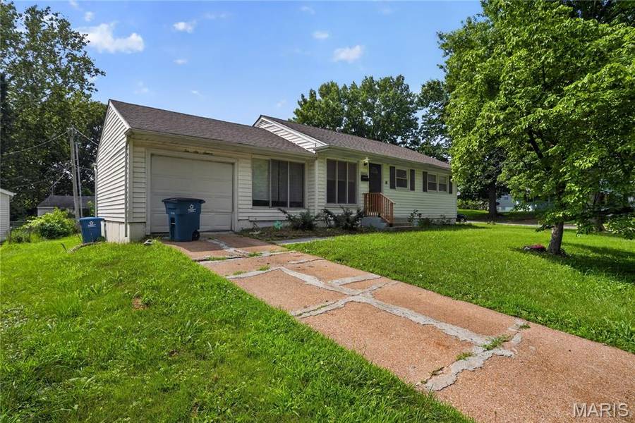 10616 Dunkeld CIR, Bel Ridge, MO 63137