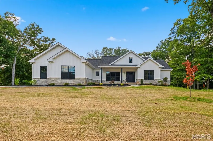 15 Woodline DR, Winfield, MO 63389
