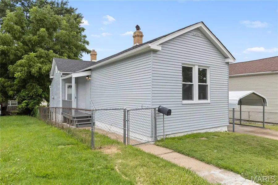 811 Regina AVE, St Louis, MO 63125