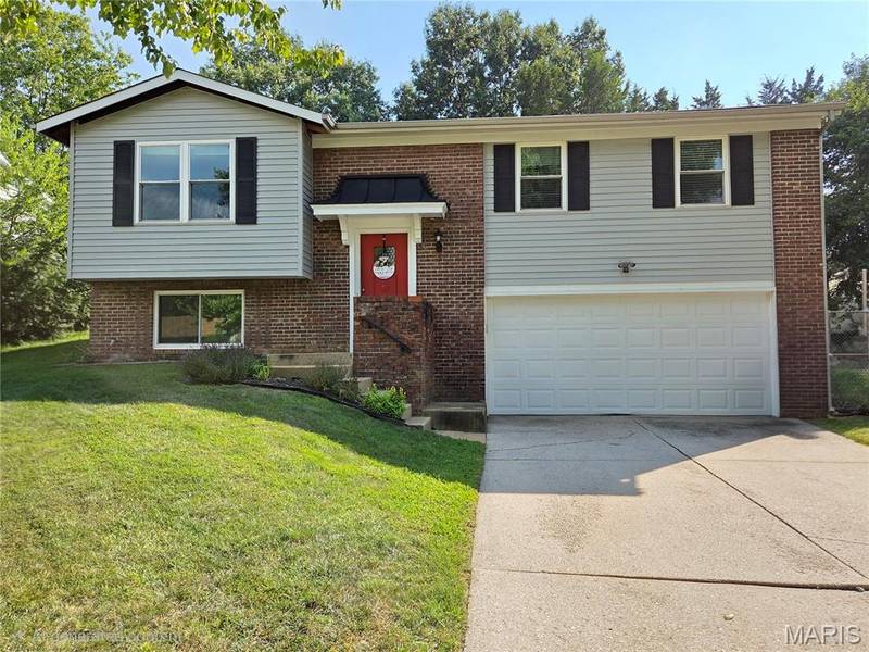 1382 Premio DR, Fenton, MO 63026