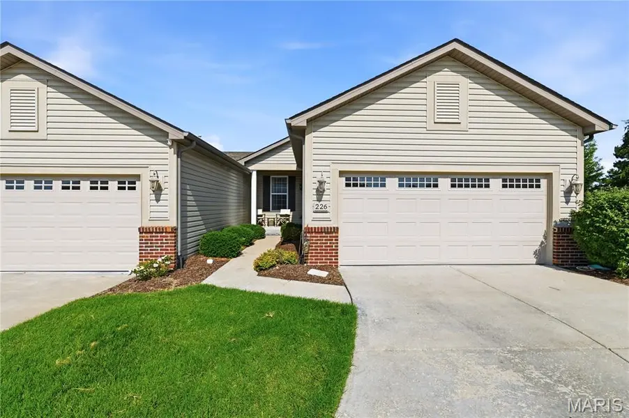 226 City Gate LN, St Charles, MO 63303