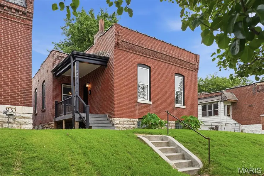 8321 Minnesota AVE, St Louis, MO 63111