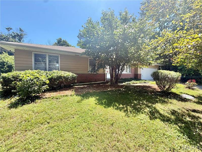 7012 N Hanley RD, Hazelwood, MO 63042