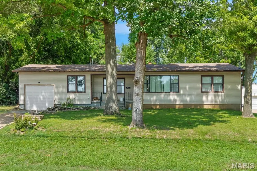 435 N Main ST, St Clair, MO 63077