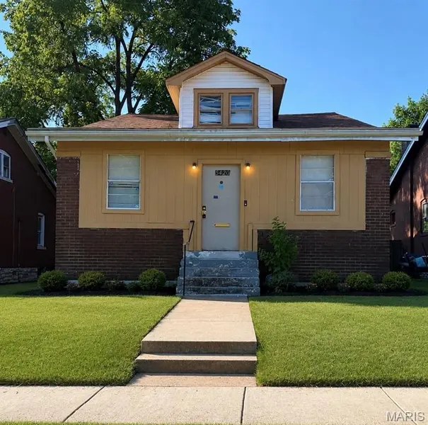 5420 Queens AVE, St Louis, MO 63115