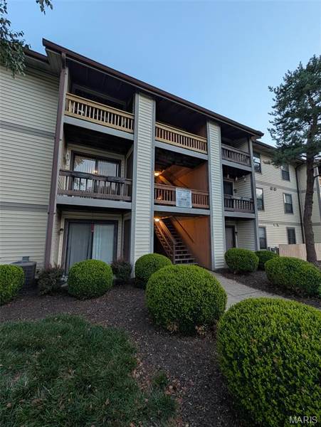 1430 Summergate Pkwy #J, St Charles, MO 63303