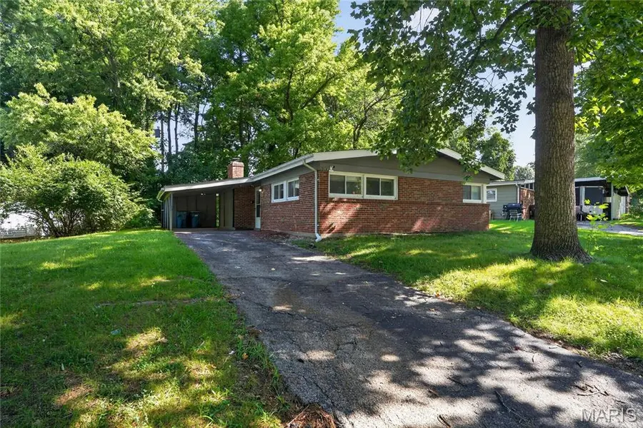 8313 Pepperidge DR, Berkeley, MO 63134