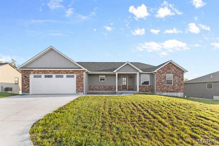 825 Barclay DR, Farmington, MO 63640
