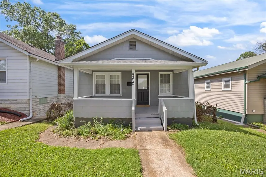 4352 Chippewa ST, St Louis, MO 63116