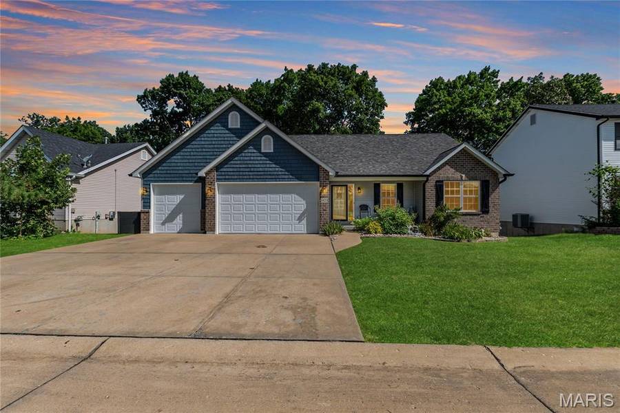 1823 Iron Mountain Dr DR, Festus, MO 63028