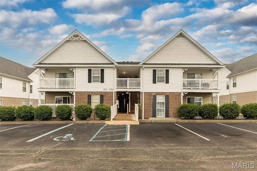 534 Saravalle DR, St Peters, MO 63376