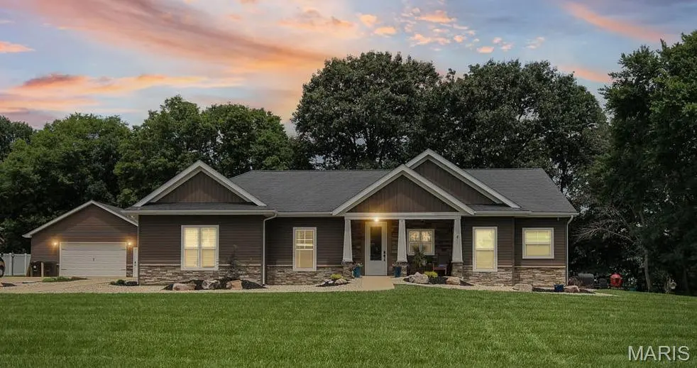 8125 Lost Bridge RD, Bethalto, IL 62010