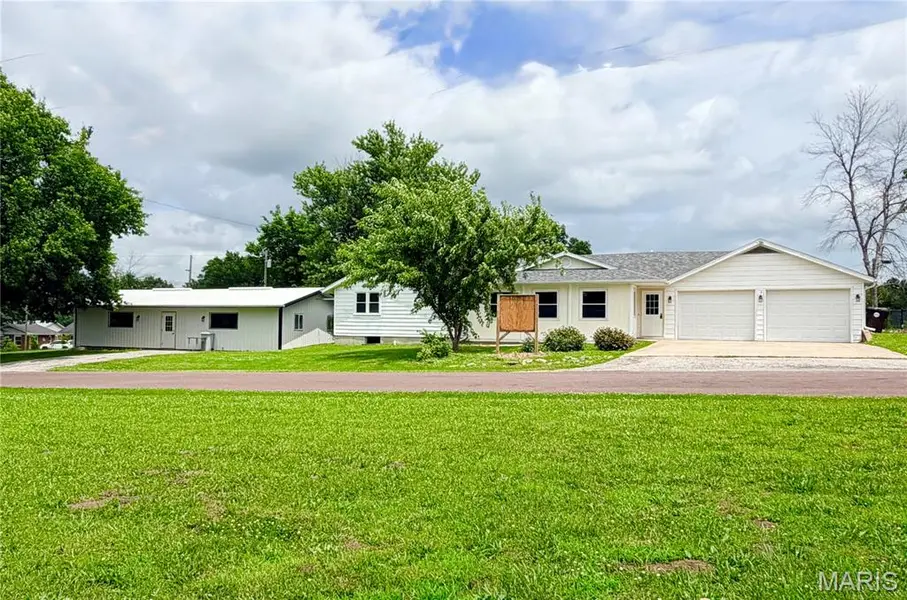 116 N Netherland ST, Perry, MO 63462