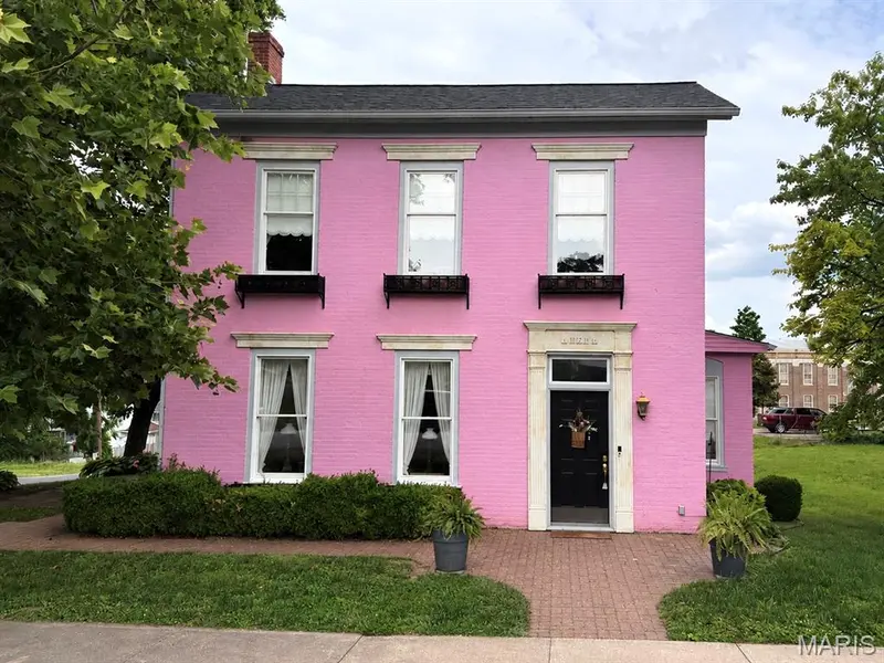121 N 8th ST, Louisiana, MO 63353