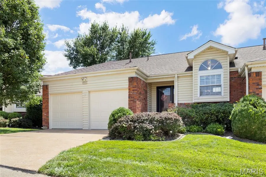 1927 Bennington Common DR, St Louis, MO 63146