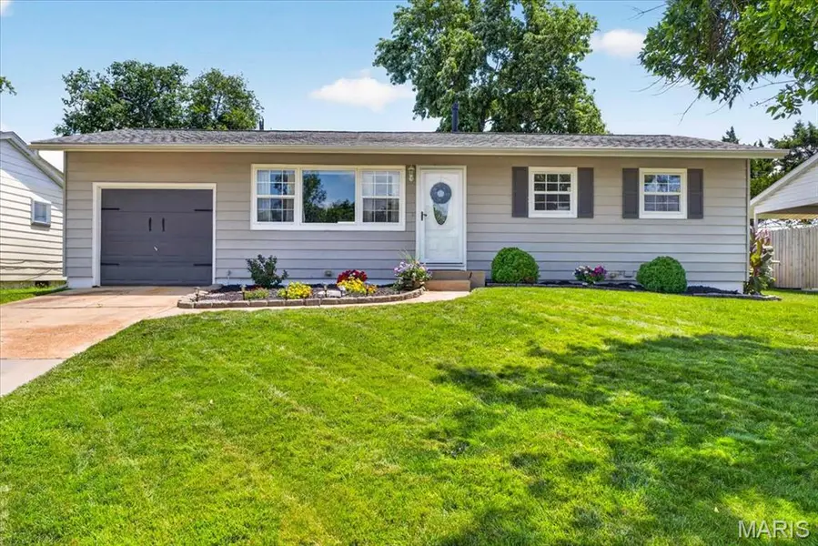 11376 Revere LN, St Louis, MO 63128