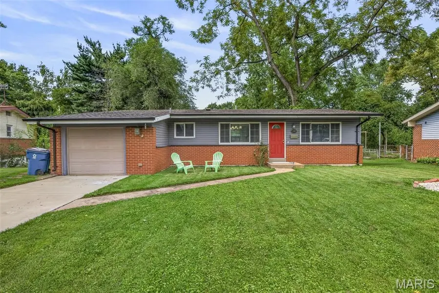 2565 Narraganset DR, Florissant, MO 63033
