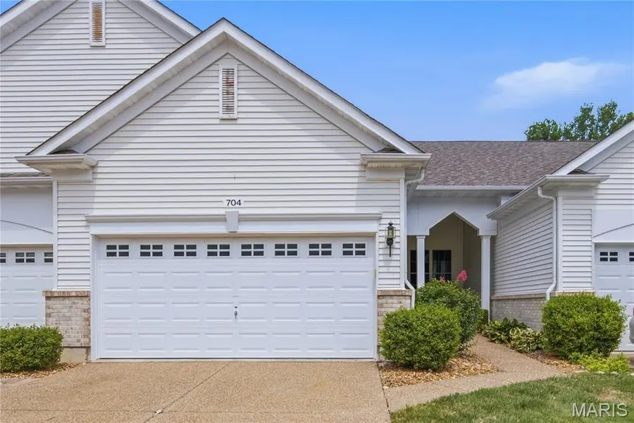 704 Harrier DR #V, Lake St Louis, MO 63367