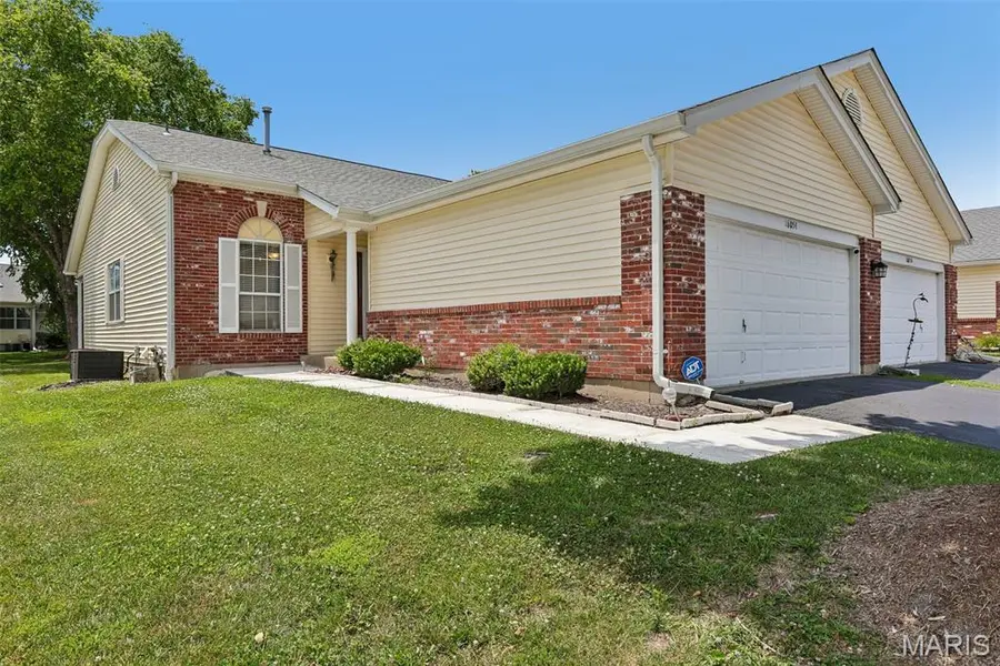 16054 Rose Wreath LN, Florissant, MO 63034