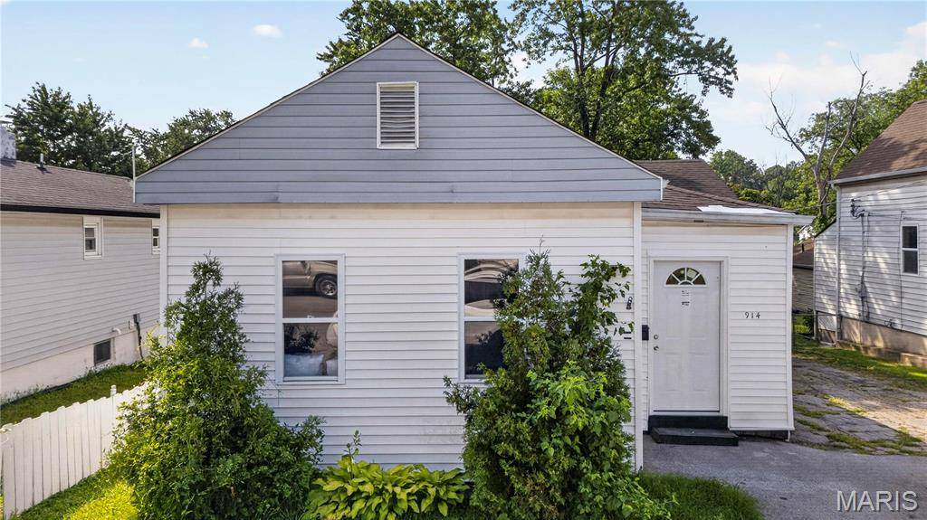 914 Dammert AVE, St Louis, MO 63125