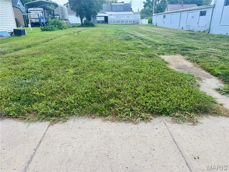 210 W Laurel ST, Millstadt, IL 62260