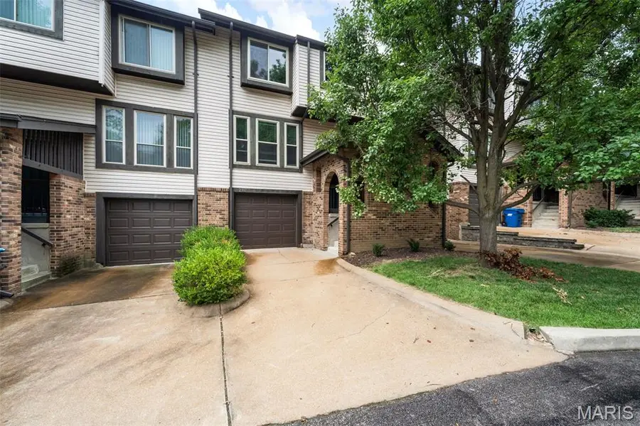 2317 Driftwood PL, Maryland Heights, MO 63146