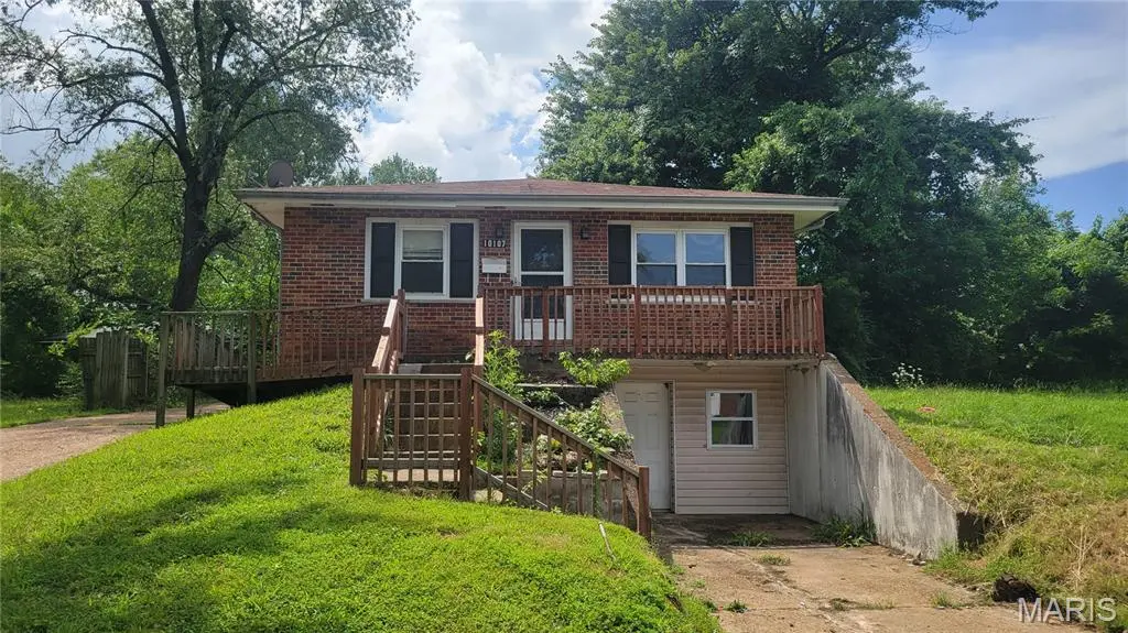 10107 Castle DR, St Louis, MO 63136