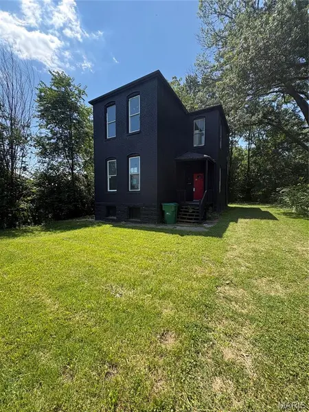 3621 Saint Marys LN, St Louis, MO 63121